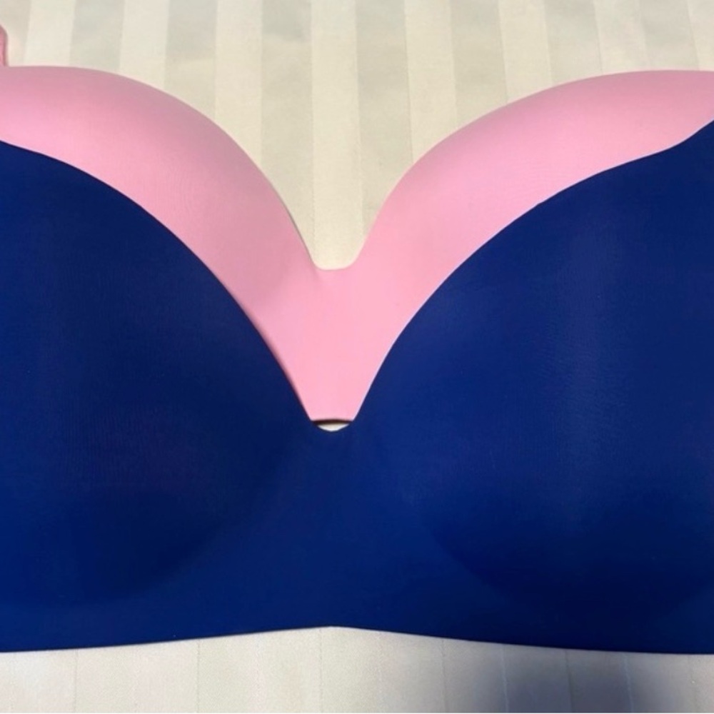 2-Victoria's Secret T-Shirt Bras (pink and navy)